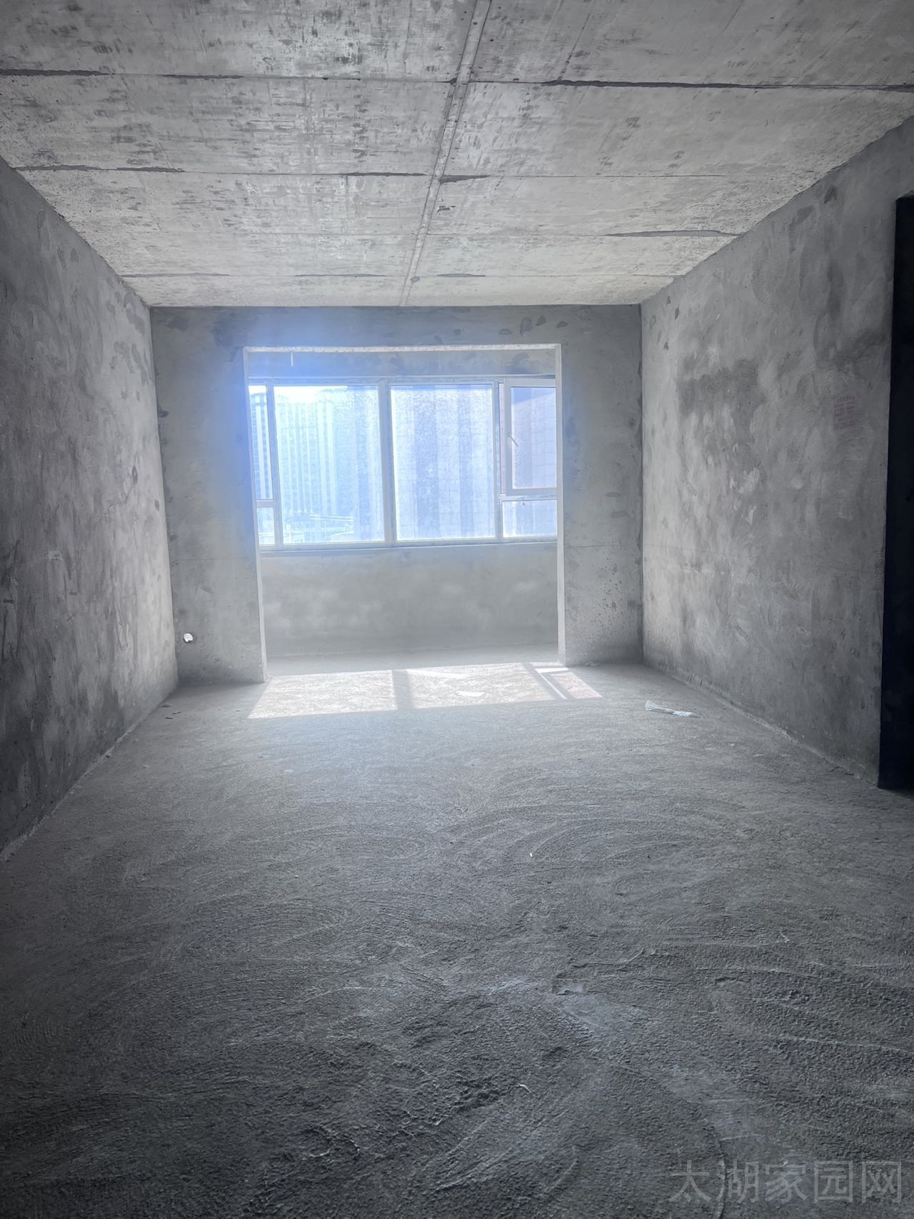 天泰家园电梯房  127㎡三室两厅两卫带双车位 66.8万元