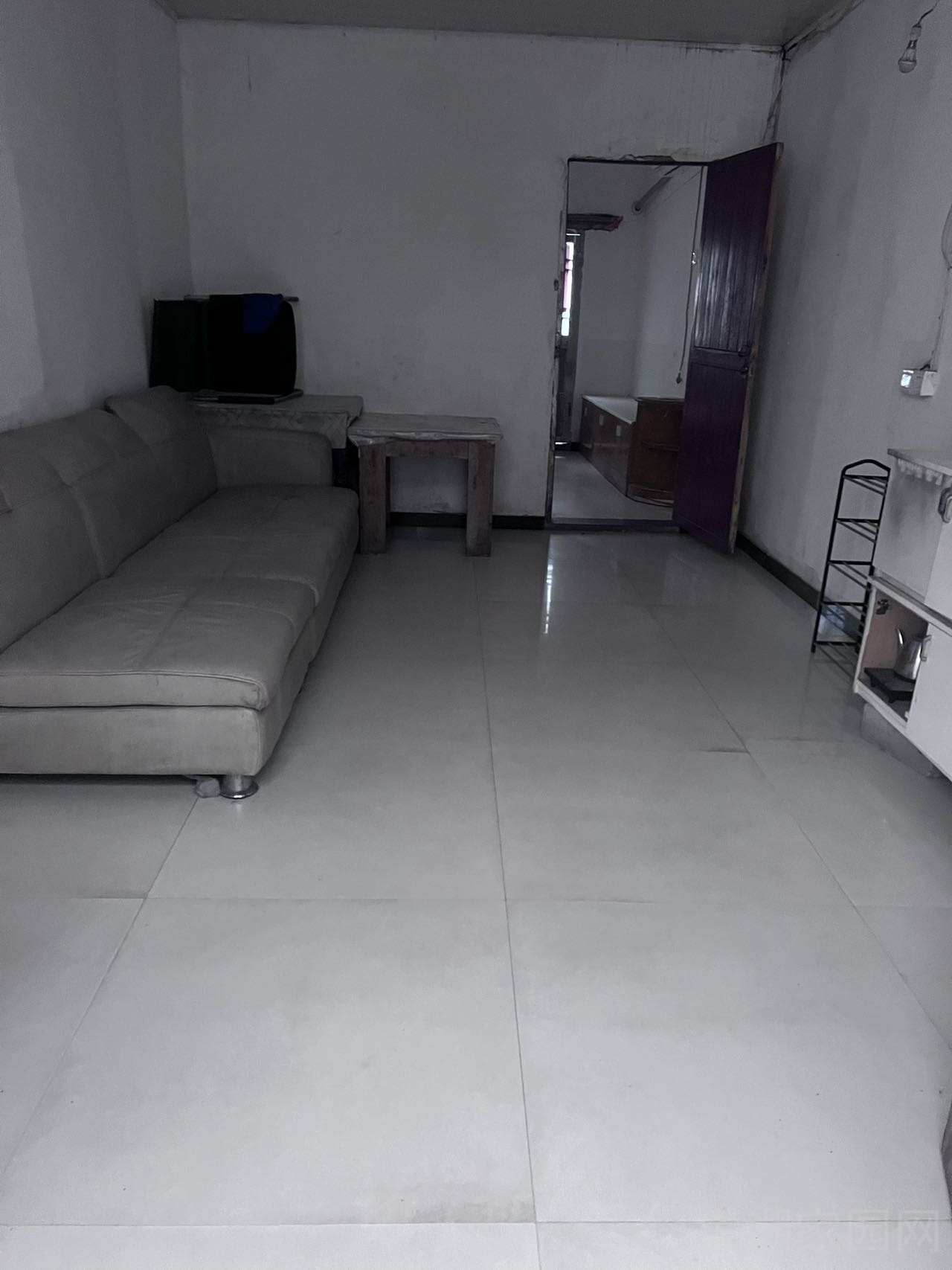 住房两间三层四室  180㎡ 1500元/月