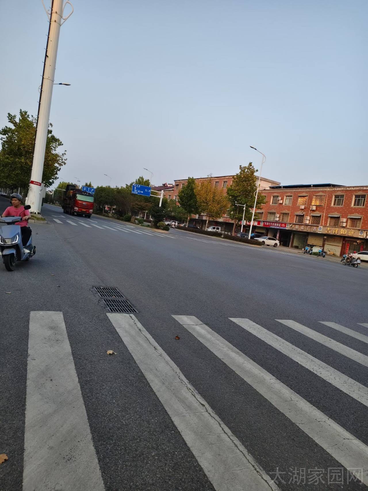 一楼带庭院好房出租 135㎡ 1100元/月