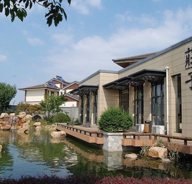 一线湖景 中心商务办公圈 精装办公室出租 一线湖景 中心商务办公圈 精装办公室出租