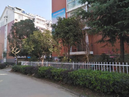 宏泰花园好楼层精装三室两厅出租