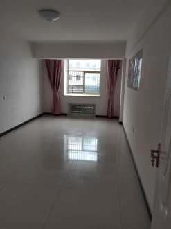 方合小区三楼两室两厅精装1.5万一年出租  拎包入住