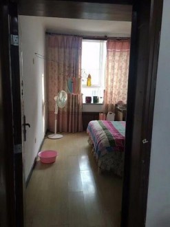 振龙山庄 86平简装单元房带车库出售