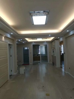 玉龙华府 精装三室两厅一厨两卫带杂物间出售