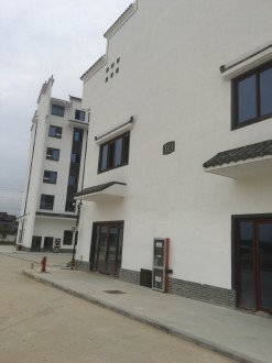 物流园 3室1厅2卫 100.79㎡ 69.8万 一底三层毛坯出售
