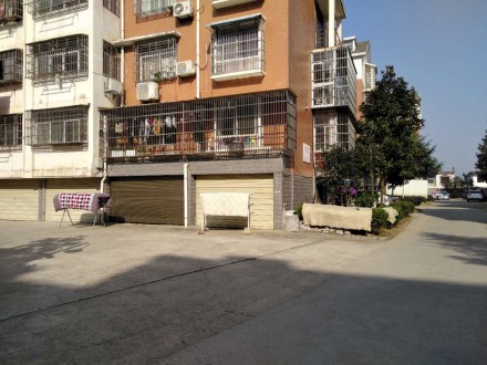 宏泰花园精装三室两厅两卫出售