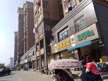 玉龙华府 3室 118.76㎡ 95.8万 毛坯带杂物间