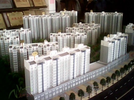 龙城庄园 3室 139㎡ 100万 毛坯