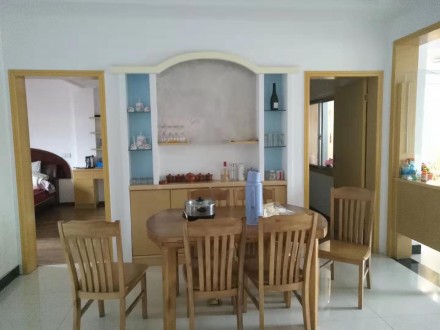 宏泰花园 3室 134.6㎡ 95万 精装修