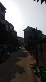 天泰花园 3室 120㎡ 115万 精装修带车库已装修成一室一厅一卫