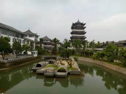 文博园烟雨江南137平毛坯房78万出售