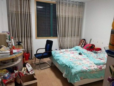 天泰花园 精装三室单元房带杂物间出售