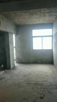 龙城庄园 好楼层毛坯三室带杂物间103万出售  可按揭