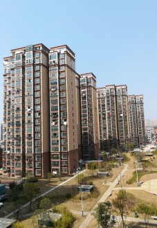 学仕府小区 3室 118㎡+杂物间 90.8万出售 毛坯