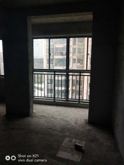 龙城庄园毛坯三室出售  证满两年过户税低