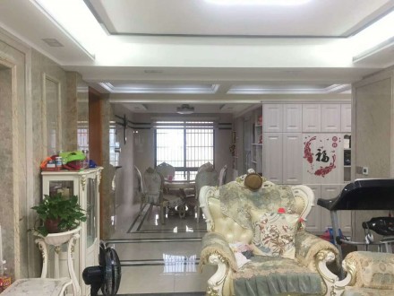 学区房豪华装带车位出售（包括家电家具）