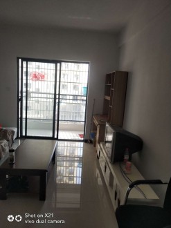 晋湖家园三楼两室两厅年租1.4万 家具家电齐全