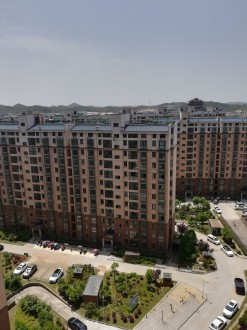 龙城庄园 3室 2卫145㎡毛坯房 96万