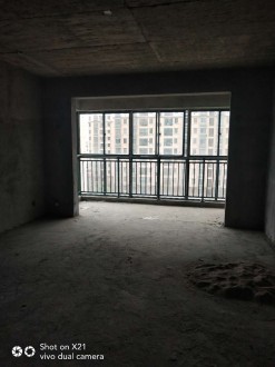 龙城庄园 134平毛坯带车位100万出售