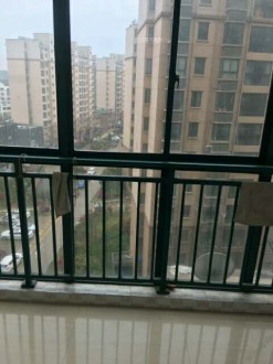 龙城庄园 3室 132㎡ 108万 精装修带杂物间