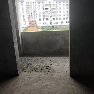 文博园烟雨江南 3室 101㎡ 95万 毛坯带27平米车库