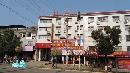 华鑫小区 3室 102㎡ 86万 精装修，楼下带大车库