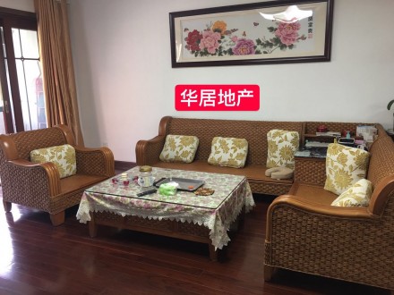 天龙景园 3室2厅2卫 132㎡ 126万 精装修带车库33㎡