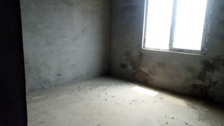 龙城庄园 3室2厅2卫 146.1㎡ 带杂物间12㎡105万