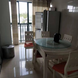 龙城庄园黄金楼层 3室 132㎡ 108万 精装修带杂物间