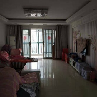 龙城庄园 3室 132㎡ 108万 精装修带杂物间