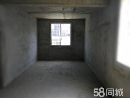 振龙山庄 3室 131㎡ 110万 普装带19平米车库