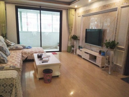 文苑花园 3室2厅2卫 139㎡ 杂物间17㎡ 新精装 证满两年