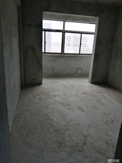 幸福家园黄金楼层 128㎡ 93.8万 毛坯带大杂物间