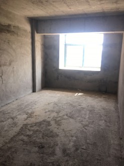 普贤花园 4室2厅2卫 140㎡+车库一个 115万 毛坯