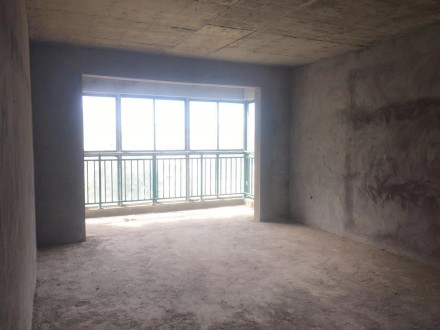 龙城庄园中层 3室2厅2卫毛坯  11㎡杂物间 134㎡ 103.8万