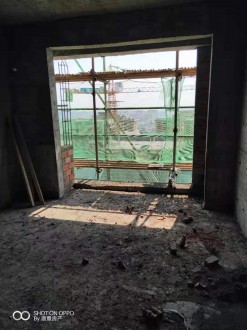 玉龙华府 附近123平三室毛坯85万