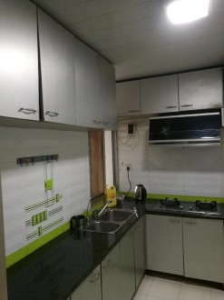 人民路 3室 102㎡ +车库83万