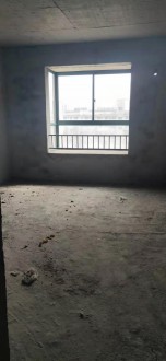 龙城庄园 138平毛坯三室102万出售