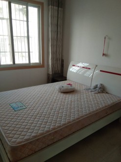 振龙山庄 3室 92.4㎡ 77.7万 精装修（14平米杂物间）