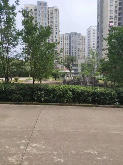 晋湖家园旁125平毛坯三室带车位88.8万