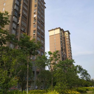 玉龙华府6楼带复式 120㎡ 96.8万 毛坯带杂物间