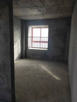 龙山南苑 3室 125㎡ 97万  带车位