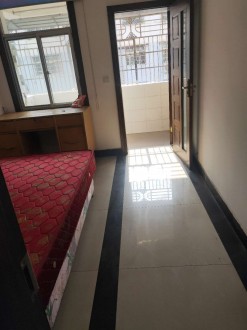 天龙新村三室两厅带车库一口价96.8万