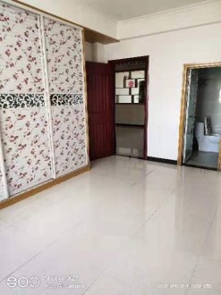 晋湖家园旁三室单元房年租1.5万  拎包入住