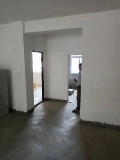 金色家园 3室 114㎡ 86万 毛坯带杂物间