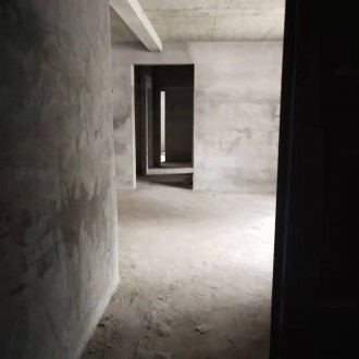 晋湖家园 3室 147㎡ 毛坯带车位和杂物间  123万