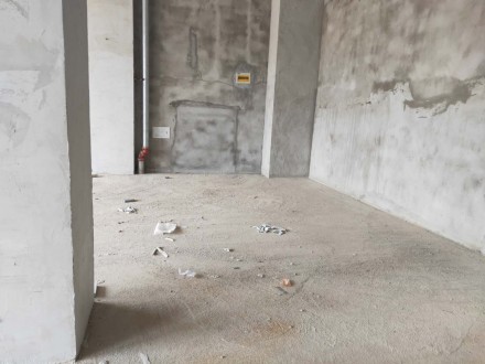 体育馆附近 毛坯三房带车位出售  价格低于市场价可面议