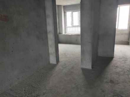 实验中学附近一间三层毛坯出售 价格面议
