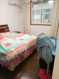 振龙山庄5+6楼 2室 92㎡+70㎡ 82万 精装修带杂物间