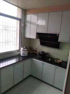 凤仪山庄 3室 105㎡ 70万 精装修带杂物间